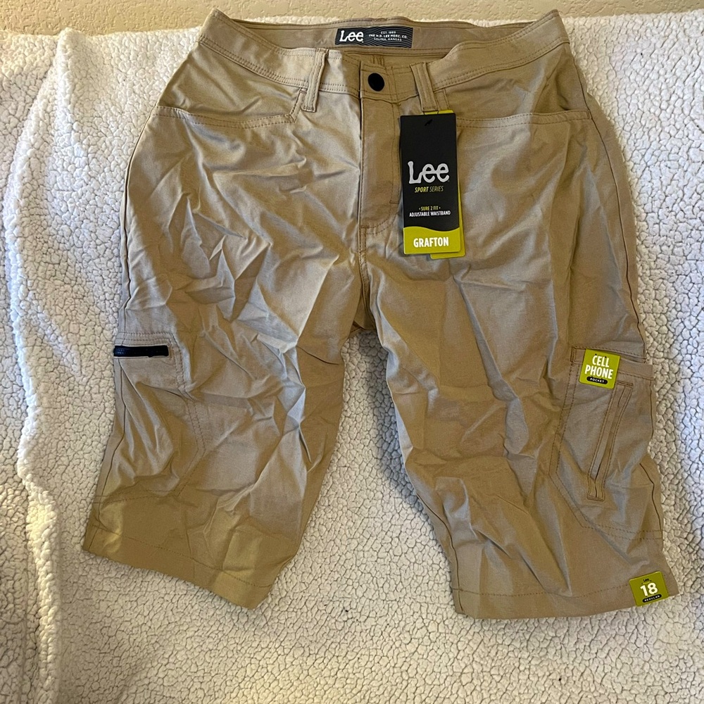 Lee Boy’s Khaki Cargo Shorts Size 18 Adjustable Waist and New with Tags